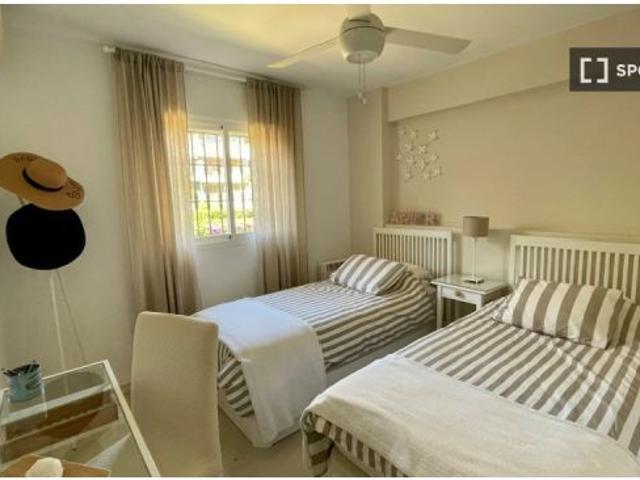 Se alquila apartamento de 2 dormitorios en Mijas, todos los gastos incluidos