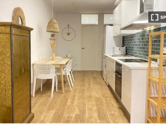Se alquila apartamento de 2 habitaciones en El Carmel, solo profesionales