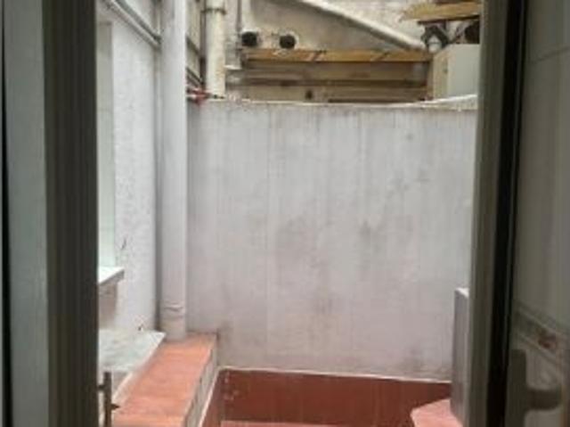 Se alquila apartamento de 2 habitaciones en el centro, gastos incluidos, ideal para parejas