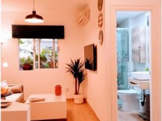 Se alquila apartamento de 2 habitaciones en El Ejido, con todos los gastos incluidos