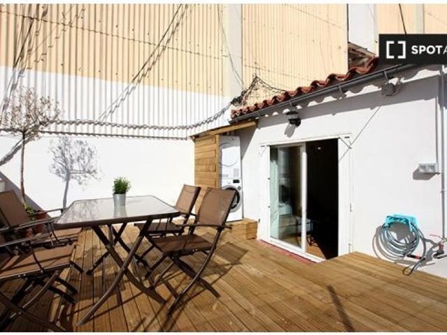 Se alquila apartamento de 2 habitaciones en Hostafrancs  se permite la domiciliación