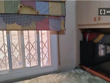 Se alquila apartamento de 2 habitaciones en Horta. Se admiten parejas y mascotas