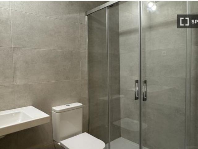 Se alquila apartamento de 2 habitaciones en La Victoria, todos los gastos incluidos