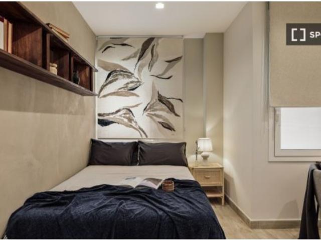 Se alquila apartamento de 2 habitaciones en Les Tres Torres para profesionales y parejas. No se perm