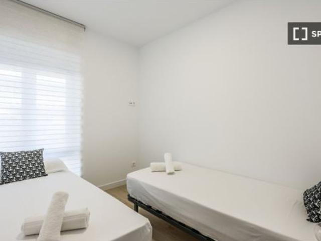 Se alquila apartamento de 2 habitaciones en Puerta Bonita, gastos incluidos