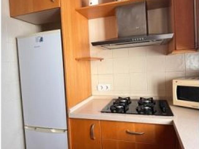Se alquila apartamento de 2 habitaciones en Sector Sur La Palmera Reina Mercedes, gastos incluidos