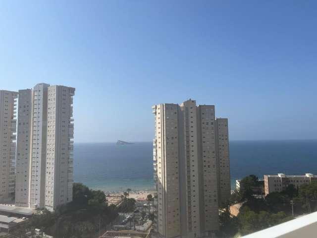 Se alquila apartamento de 3 habitaciones en Benidorm