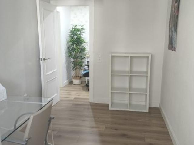 Se alquila apartamento de 3 habitaciones en Godella