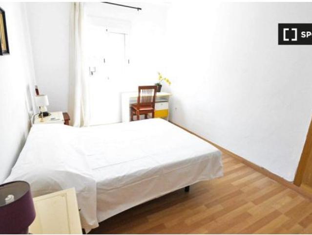 Se alquila apartamento de 3 habitaciones en L' Amistat, no se admiten mascotas