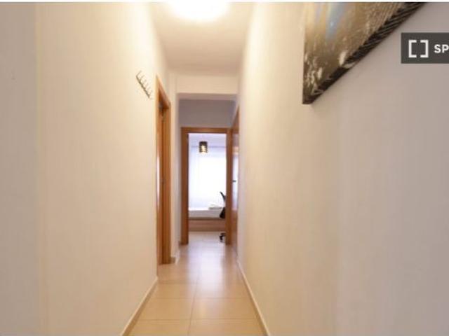 Se alquila apartamento de 3 habitaciones en Las Chapas, gastos incluidos