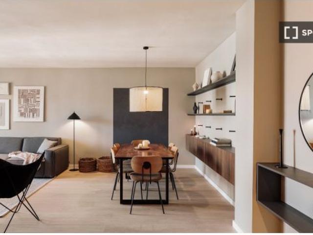 Se alquila apartamento de 3 habitaciones en Les Corts, ideal para profesionales y parejas