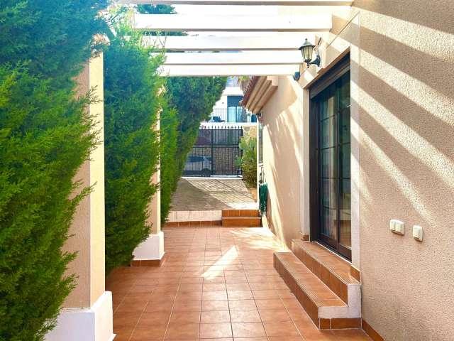 Se alquila apartamento de 3 habitaciones en Polop, Alicante