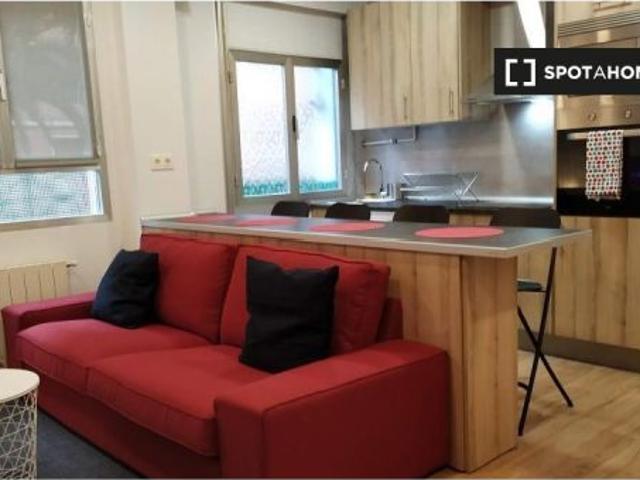 Se alquila apartamento de 4 habitaciones en San Ignacio