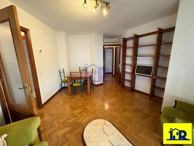 Se alquila apartamento dos dormitorios. ascensor. Piso en alquiler en Cuenca CENTRO