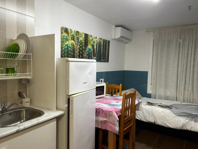 Se alquila apartamento exterior amueblado y equipado