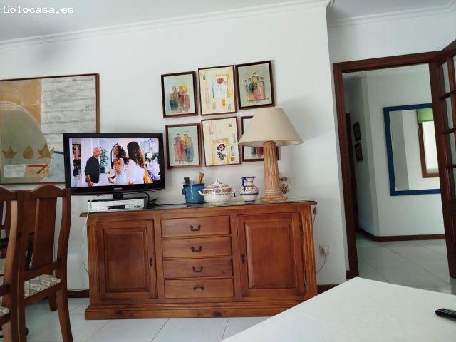 SE ALQUiLA APARTAMENTO EN SANXENXO CON DOS PLAZAS DE GARAJE