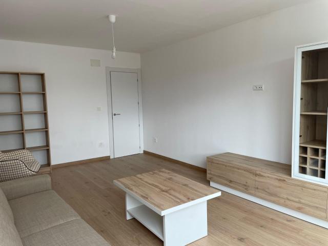 SE ALQUILA APARTAMENTO EN TORAL DE LOS VADOS REFORMADO