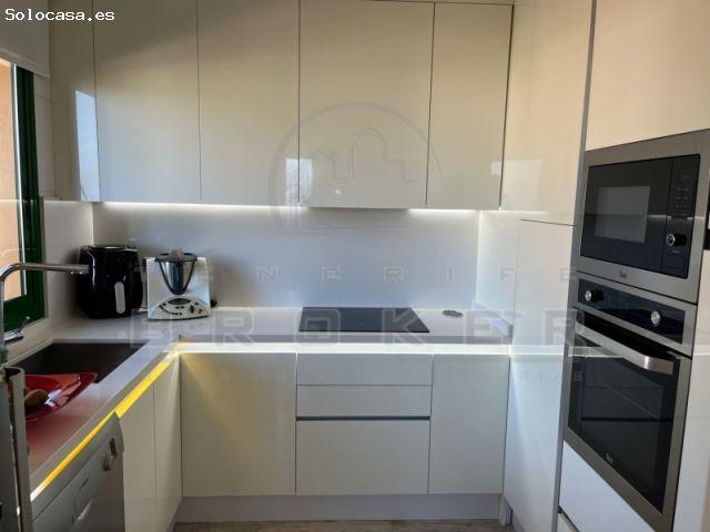 Se alquila apartamento en un tranquilo complejo con plaza de garaje incluida