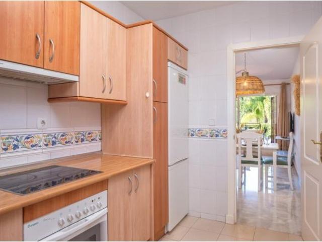 se alquila apartamento en urbanizacion la reserva de marbella