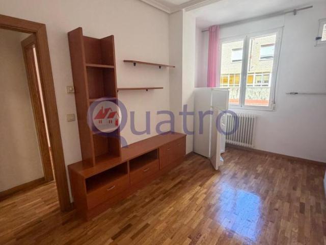 Se alquila apartamento interior pero con mucha luz en la zona Paseo Salamanca