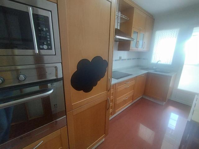 SE ALQUILA APARTAMENTO LUMINOSO Y AMUEBLADO CERCANO A PLAZA AGUAS FERREAS