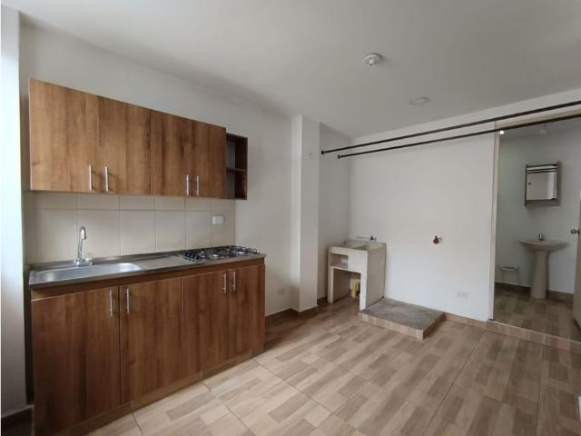 SE ALQUILA APARTAESTUDIO EN EL CENTRO CON SERVICIOS INCLUIDOS