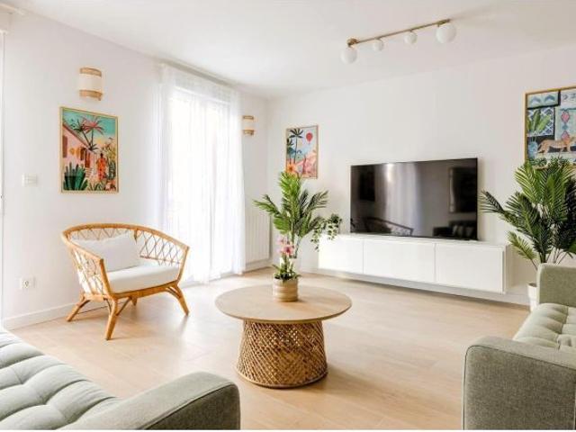 Se Alquila bonita vivienda de 3 dormitorios en Zona Casco Viejo