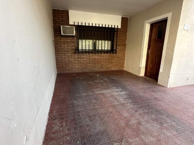SE ALQUILA CASA 4 DORMITORIOS LA FRANCE