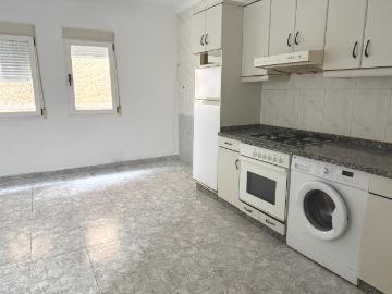 SE ALQUILA CHALET ADOSADO CON AMPLIO TRASTERO EN BARROCANES, OURENSE