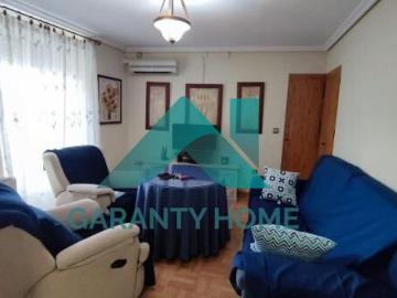 SE ALQUILA CASA DÚPLEX REHABILITADA – PARTE ANTIGUA, CÁCERES