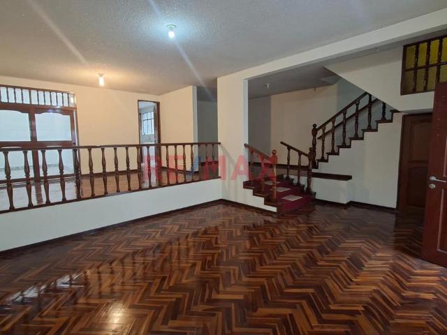 Se Alquila Casa En La Molina