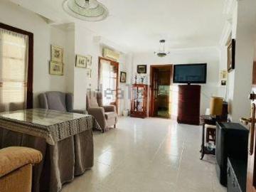 SE ALQUILA CASA INDEPENDIENTE – CALLE MONTES CARLOS