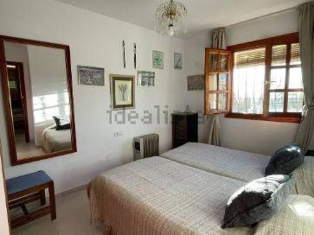 SE ALQUILA CASA INDEPENDIENTE – CALLE MONTES CARLOS