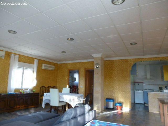 SE ALQUILA CASA PARA VERANO CON TERRENO Y PISCINA