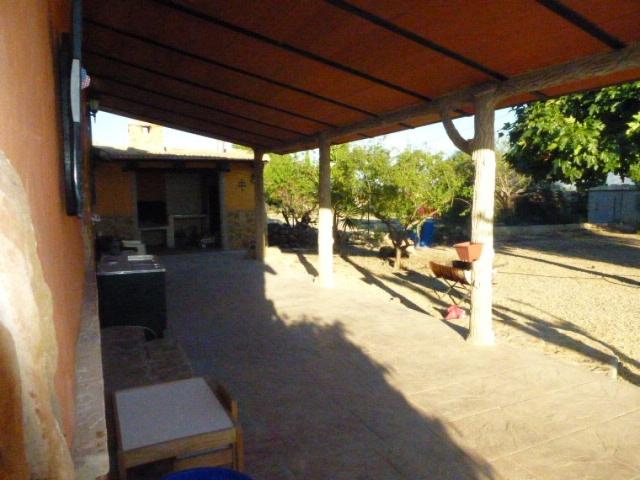 SE ALQUILA CASA PARA VERANO CON TERRENO Y PISCINA