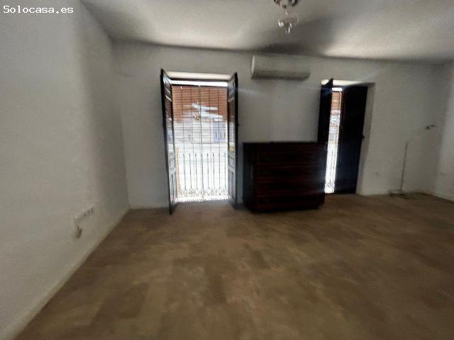 SE ALQUILA CASA RECIÉN REFORMADA JUNTO A LA PLAZA DE LA REGINA
