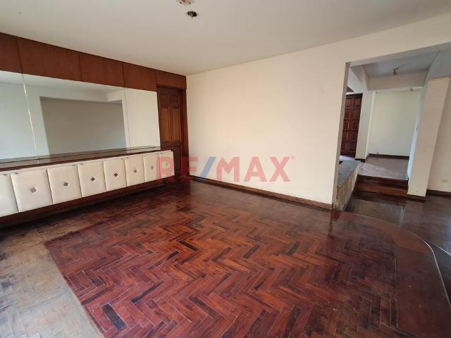 Se Alquila! Casa Residencial De 3 Pisos Frente A La Universidad De Lima Y Jockey Plaza Surco