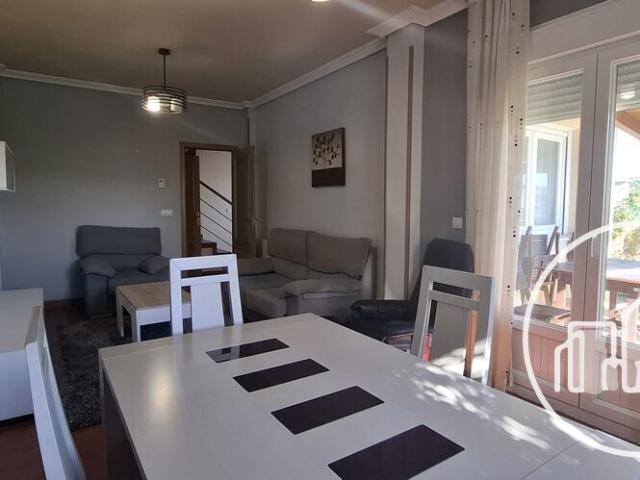 SE ALQUILA CHALET ADOSADO EN LA ZONA DEL LUPA