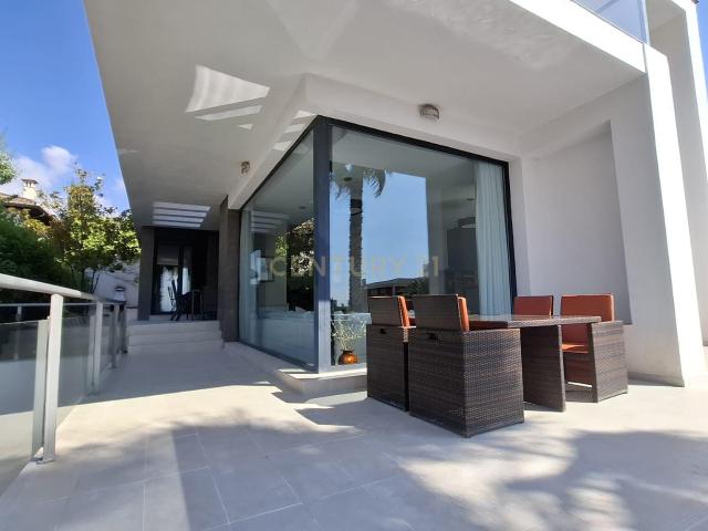 Se alquila chalet amplio y luminoso, con todas las comodidades, ideal para familias. Dispone de jardín, terraza y aparcamiento, en una zona tranquila y bien comunicada. Listo para entrar a vivir