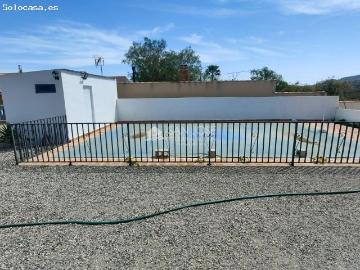 SE ALQUILA CHALET AMUEBLADO Y CON PISCINA EN ASPE