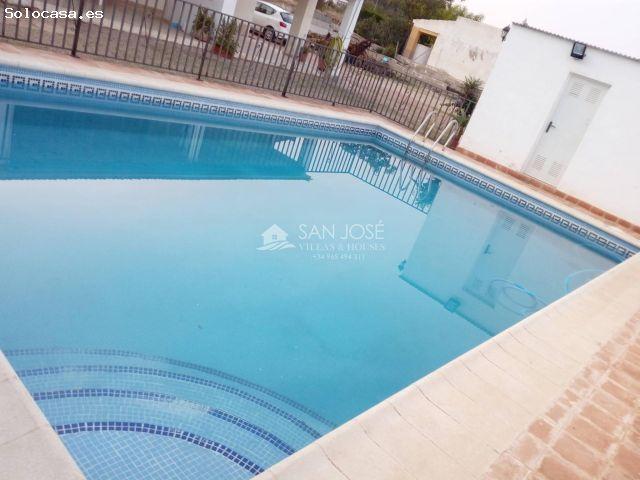 SE ALQUILA CHALET AMUEBLADO Y CON PISCINA EN ASPE