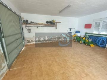 SE ALQUILA CHALET EN CARRETERA DE JAEN POR 2000€ | 2.000 €, 150 m²