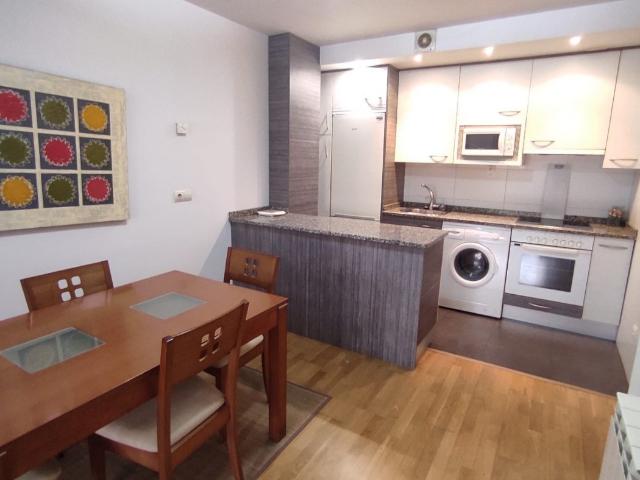 SE ALQUILA COQUETO APARTAMENTO