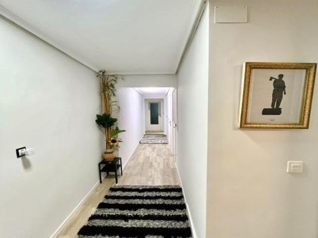 Se Alquila Coqueta Vivienda de 2 Dormitorios para Entrar a Vivir en Zona Bilbao la Vieja