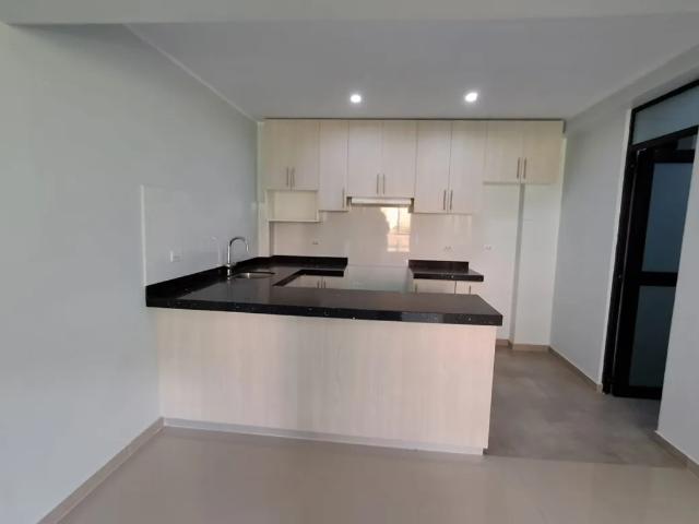 Se Alquila Departamento 2do Piso Urb. Alto la Merced con vista al parque