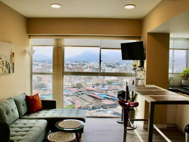 Se alquila departamento con vista a la ciudad cerca al metropolitano
