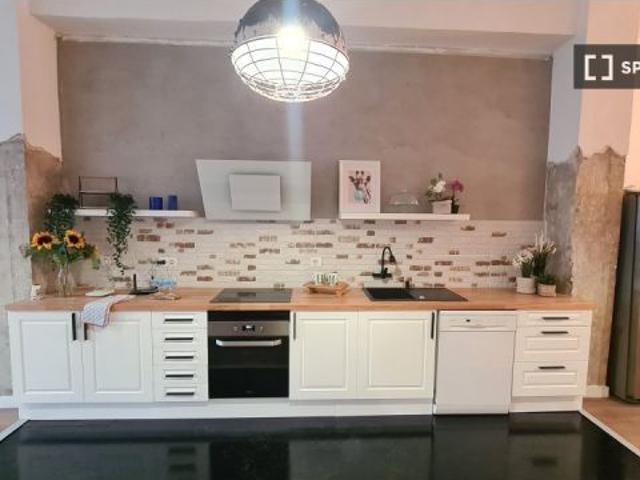 Se alquila departamento de 4 dormitorios en San Isidro, profesionales