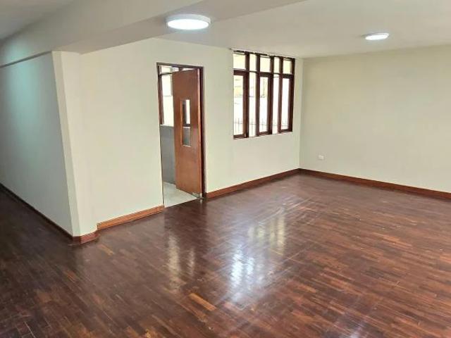 Se alquila departamento de dormitorios de m ubicado en piso sin ascensor