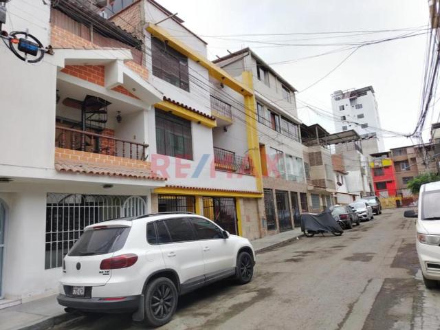 Se Alquila Departamento En Zona A De San Juan De Miraflores