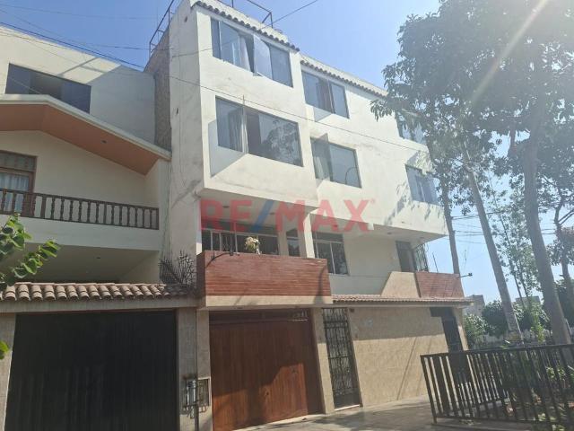 Se Alquila Departamento En Los Olivos 1Er Piso Puerta Calle Frente Parque